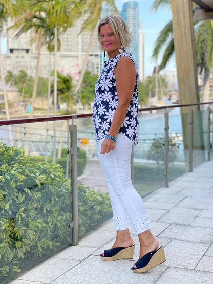 DAISY DAY SLEEVLESS V NECK TOP